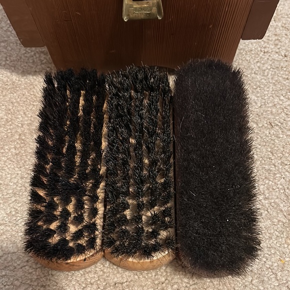 vintage shoe shine box with brushes over 50 years old - Picture 10 of 13